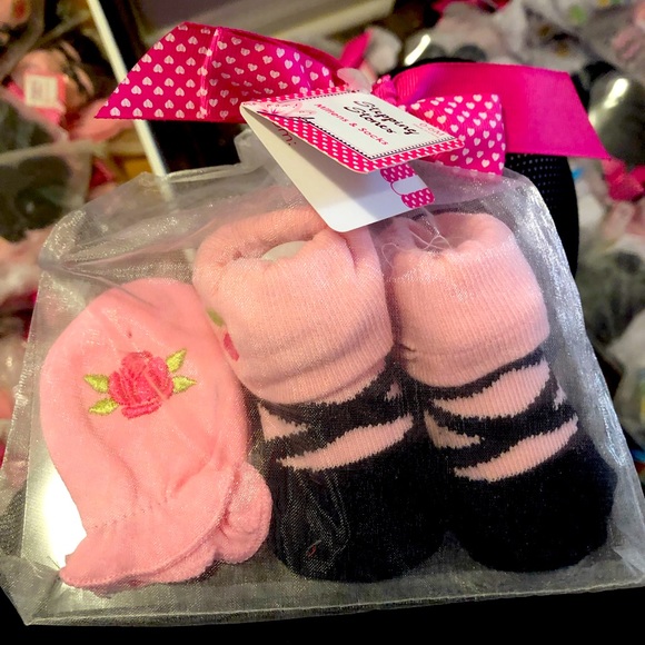 Stepping Stones Socks & Mitts Set - Picture 6 of 6